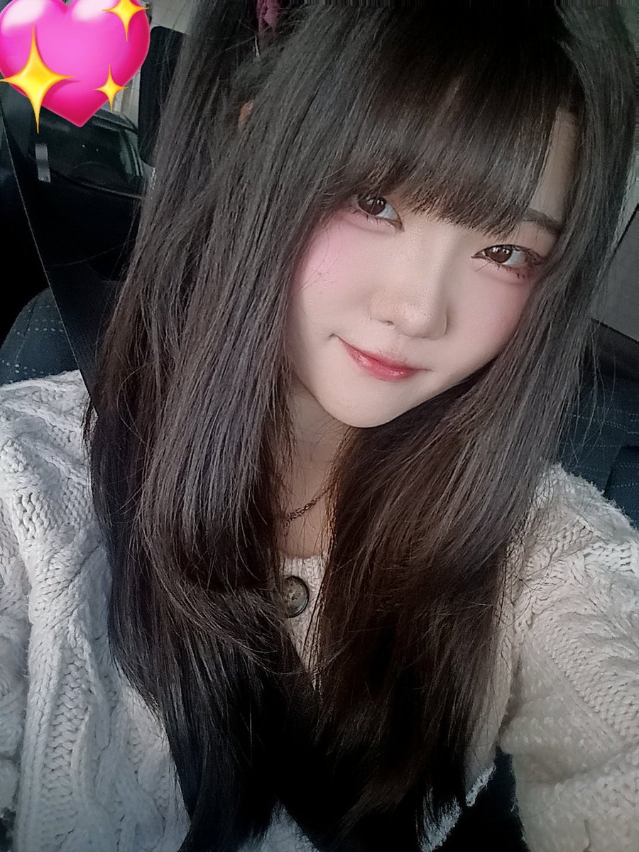こんばんは🌛
今日は沢山動いたからへとへとだよぉー🐈‍⬛ᩚ

お風呂で温まってもう寒くは無いけど羽毛被ってねます…ฅ( ˙꒳​˙ ฅ)

動くの好きだから明日いい天気だったらちょっと遠くまでお散歩行こうかな🎶

体力作りもがんばるぞぉー！💪🏻🔥
おやのあ！
 #山下乃愛  #鹿児島  #アイドル