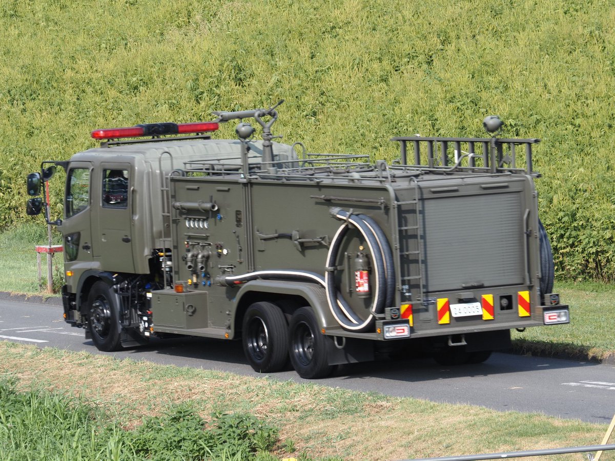 red_warning_lig's tweet photo. 陸上自衛隊 大宮駐屯地 液体散布車
自衛隊はよく分からないですが、とにかくカッコいいの一言に尽きます！ https://t.co/z2wFPfYSsh