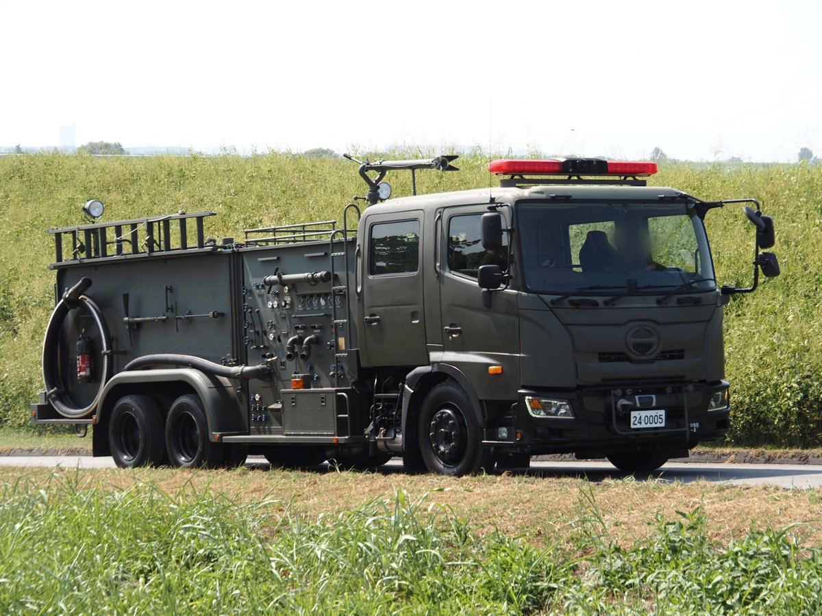 red_warning_lig's tweet photo. 陸上自衛隊 大宮駐屯地 液体散布車
自衛隊はよく分からないですが、とにかくカッコいいの一言に尽きます！ https://t.co/z2wFPfYSsh