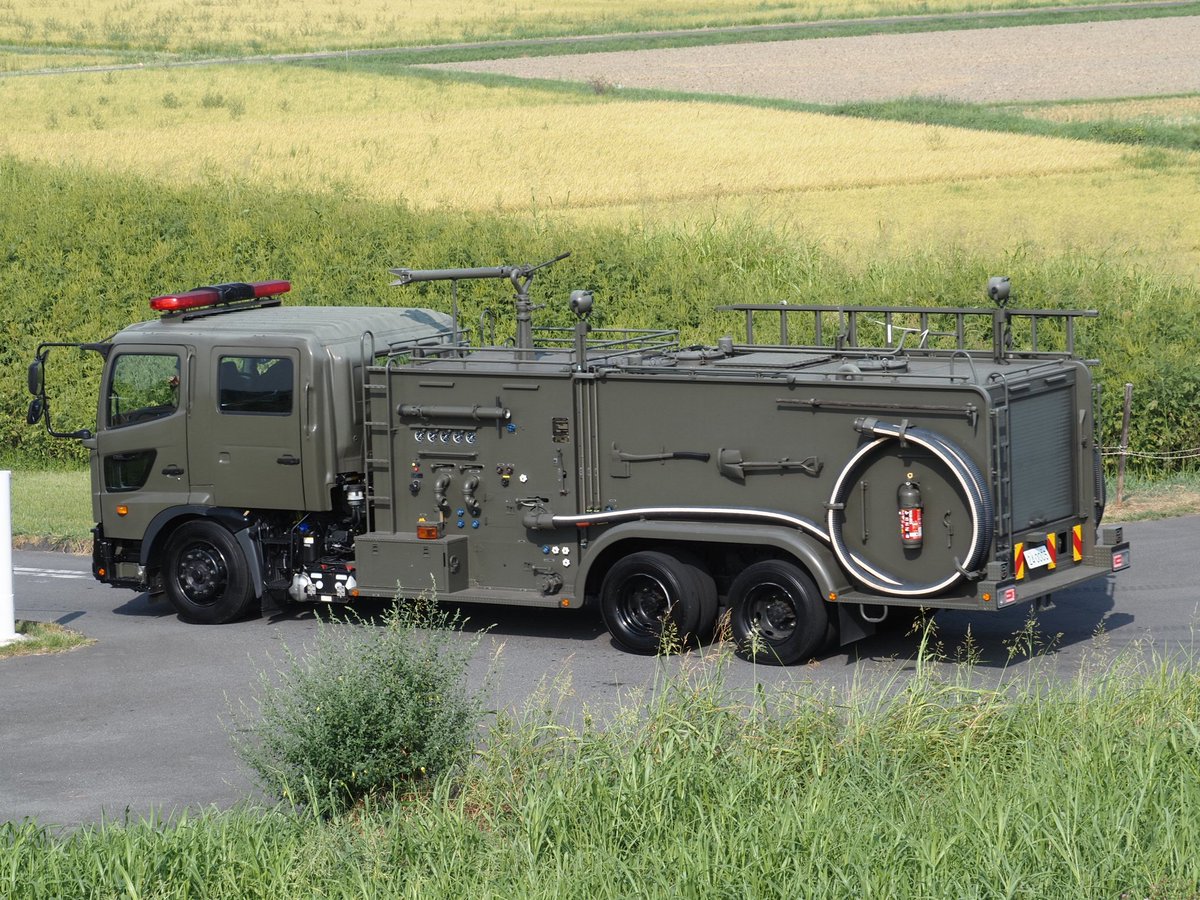 red_warning_lig's tweet photo. 陸上自衛隊 大宮駐屯地 液体散布車
自衛隊はよく分からないですが、とにかくカッコいいの一言に尽きます！ https://t.co/z2wFPfYSsh