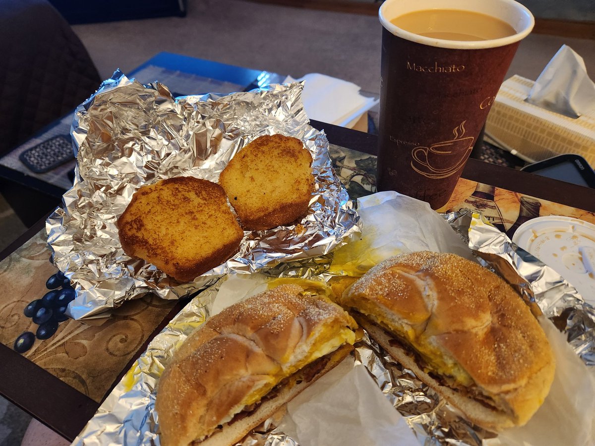 JohnLukeNYC's tweet image. #BreakfastTime From The Deli #Yummy 😊 😋😋😋