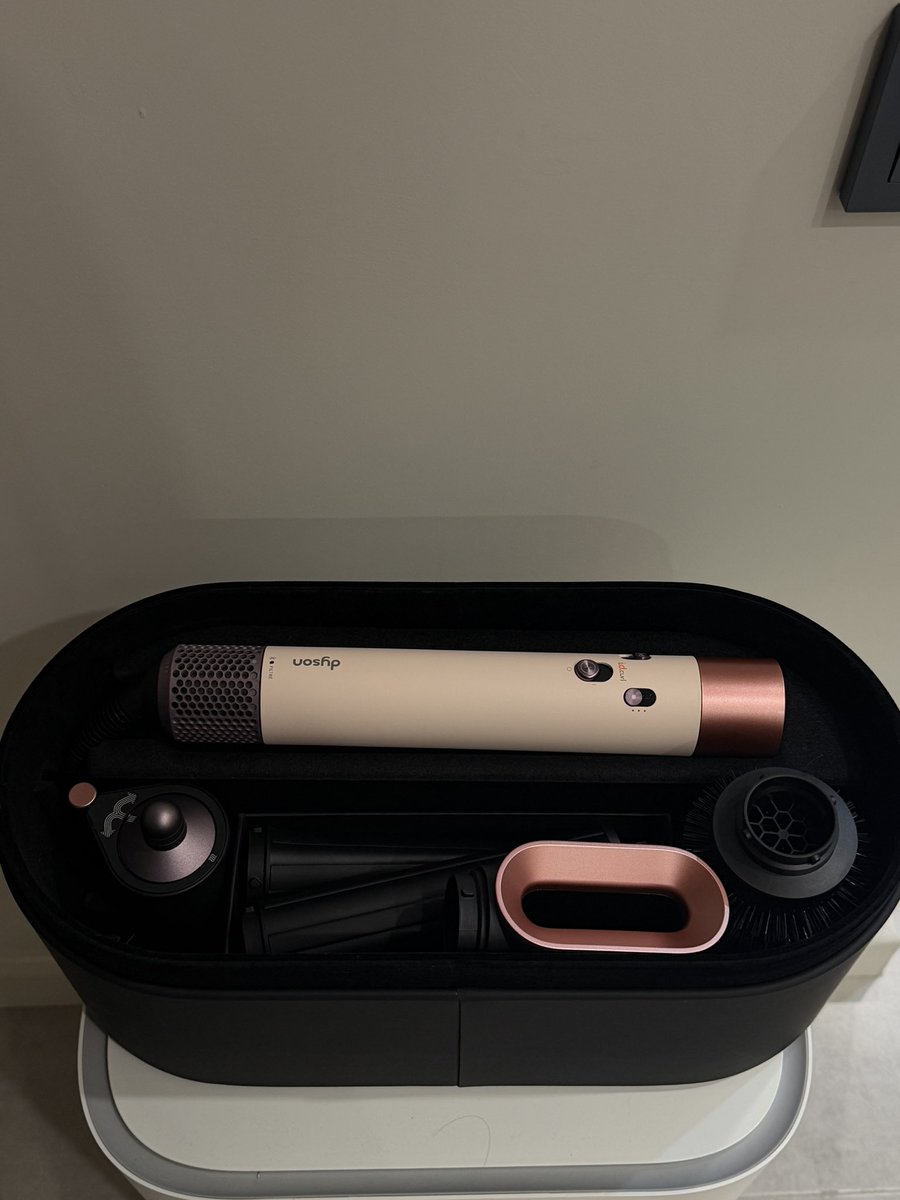 насця tweet media