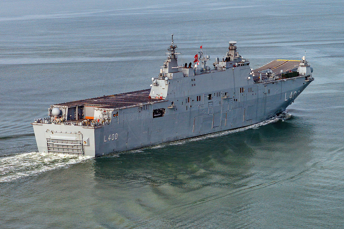 MaritimePhotos's tweet photo. The Turkish Navy drone carrier-amphibious assault ship TCG Anadolu (L400) calling at the Port of Southampton today. #Southampton #Anadolu #maritime https://t.co/hHRnGiz7MA