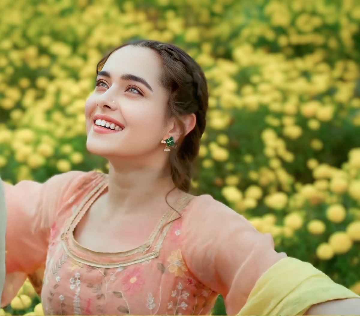 Rishitacutest's tweet photo. She looks so pretty 🥹❤️
Nd this scene hayee 🩷🩷
.
#rishitakothari #seherbaig #SeherHoneKoHai #rishitians
.
@just_rishuuuuu https://t.co/Dgdk5Jkc8n