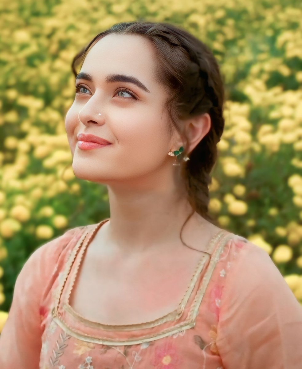 Rishitacutest's tweet photo. She looks so pretty 🥹❤️
Nd this scene hayee 🩷🩷
.
#rishitakothari #seherbaig #SeherHoneKoHai #rishitians
.
@just_rishuuuuu https://t.co/Dgdk5Jkc8n