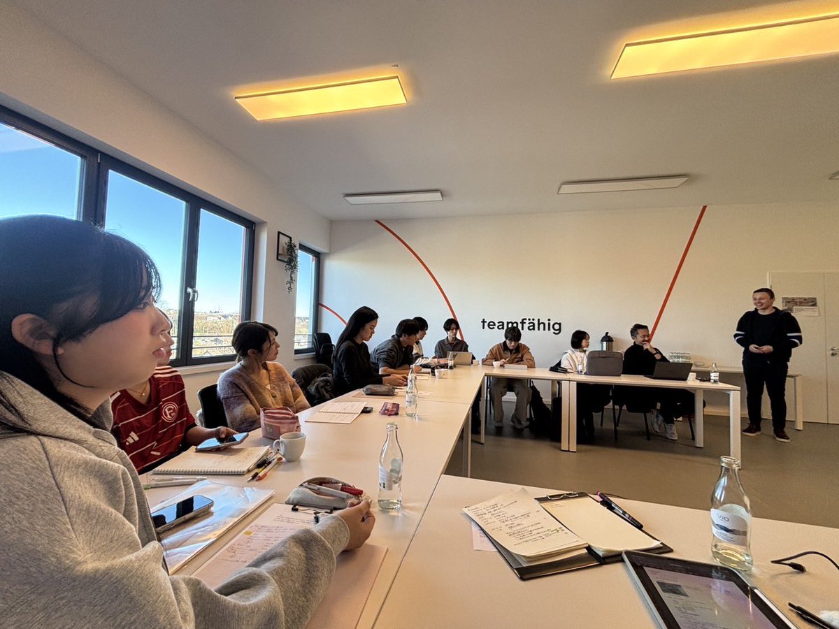 【GSBC 4日目🇩🇪】

4日目はユースアカデミーセンターの施設見学とトレーニング見学をしました⚽️
ユース施設の充実さや育成レベルの高さに驚きを隠せませんでした🫢
残り半分の研修も楽しみます❤️‍🔥

<a href="/F95_jp/">フォルトゥナ ・デュッセルドルフ</a> 
#明治安田協賛講座 

※スポーツビジネスプログラムは2026年度以降、募集はありません。