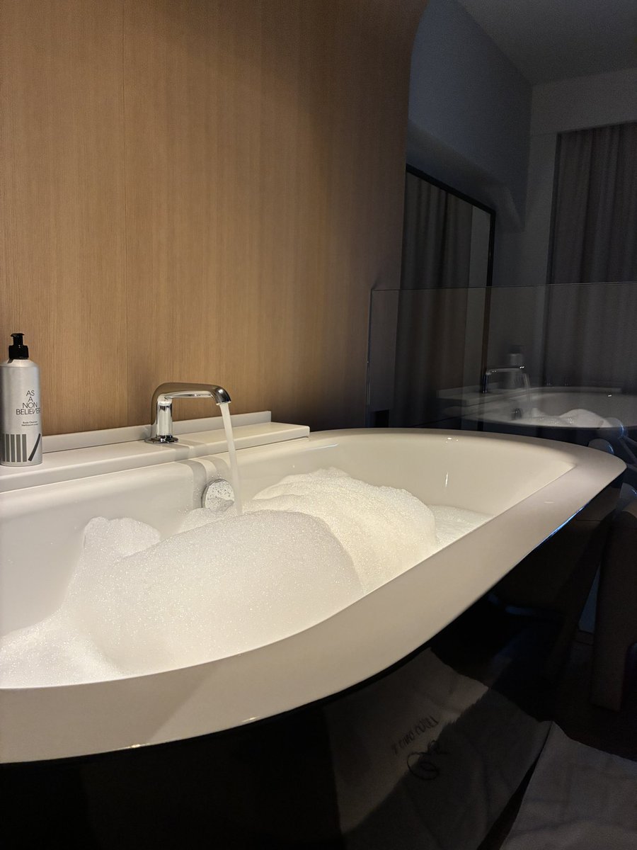 SPelassy's tweet photo. Hôtel Cinq Codet Paris dans mon top 5 https://t.co/SM3gOopUxV