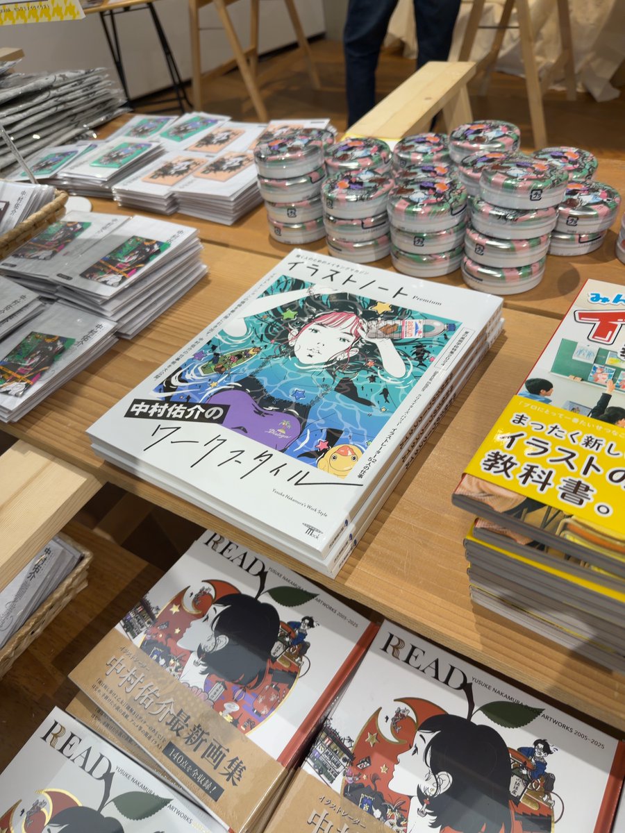 illust_note's tweet photo. 『中村佑介 装画の世界展』@大垣書店 NEUTRAL horikawaにお邪魔してきました！貴重な原画をはじめ様々な作品をご覧いただけます！3/15（日）まで開催中！中村さん特集号のイラストノートもご購入いただけます。
※先ほどの内容に一部誤りがあった為投稿を削除し再投稿いたします。大変申し訳ありません https://t.co/BwlqAwYOyy