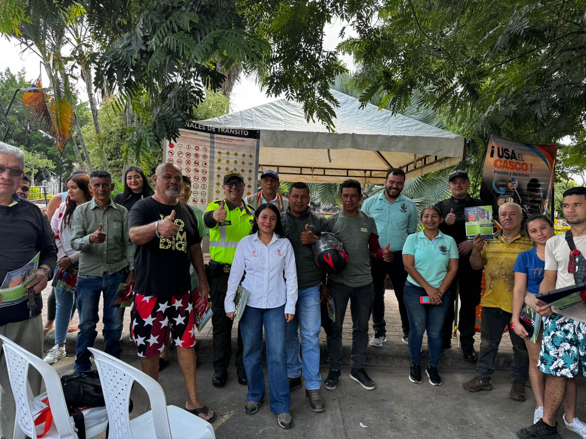 RutaalsurOfi's tweet photo. 🚸 En Ruta al Sur realizamos jornadas de sensibilización vial en zonas escolares del corredor.
Respetar los límites de velocidad salva vidas, previene siniestros y protege a nuestros niños y actores viales más vulnerables.
La seguridad es un compromiso de todos. 💛 #BuenVecino https://t.co/U3VAVfeh3Q