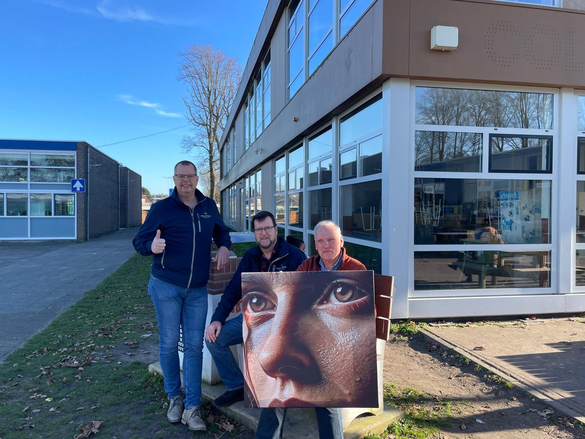 Leo van Vliet is de winnaar van het Beste Idee voor Teylingen, uitgeschreven door de @partijvoorteylingen 

Hij wil meer bankjes in de openbare ruimte. Voor mensen om elkaar te ontmoeten, maar ook om het dagelijkse ommetje te stimuleren. KTS-leerlingen kunnen de bankjes maken.