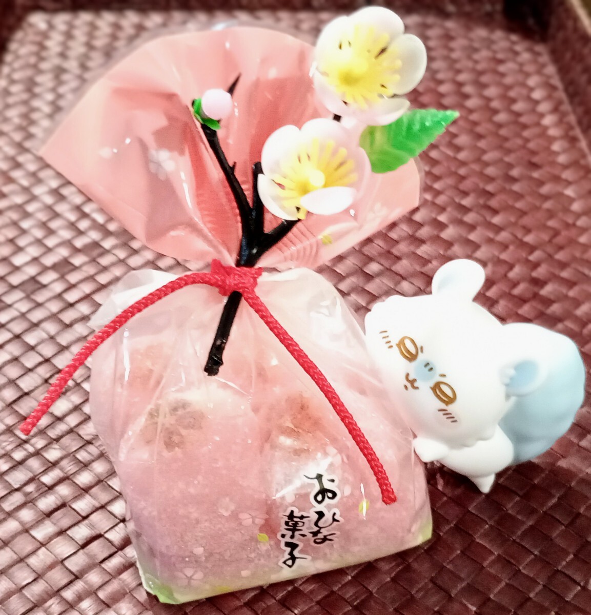 ひなまつりだぁ？ #モモンガ #ちいかわ #ひなまつり なんか美味いもんよこせ！ と うちのモモンガが。