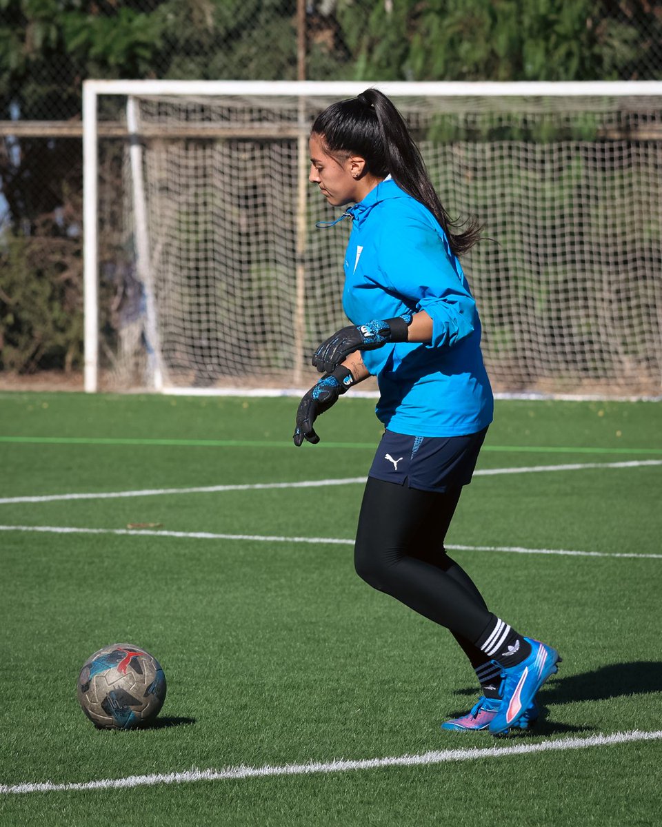 Continúa la preparación de #LasCruzadas de cara al inicio del Torneo Nacional 2026 👊⚽️

¡Vamos UC! ⚪️🔵