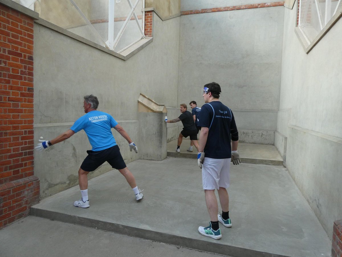 chinmj's tweet photo. Delighted to shake off the rust and chalk up a victory for Oxford in the Alumni Varsity match on Saturday. #fives
Thanks to Joel for doing all my running for me.
Very rare photo evidence of everybody looking at the ball: https://t.co/YwXgfnG0qp