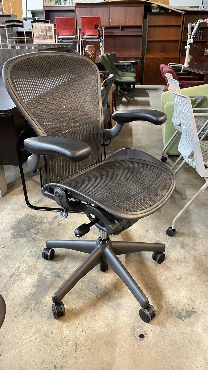 DFSIHOUSTON's tweet photo. Herman miller aeron ergonomic office chair, commercial grade, heavy duty, adjustable lumbar support, adjustable arm rests, adjustable seat height, forward seat tilt, swivel, tilt, upright back lock, tilt tension control, size B. #HermanMiller https://t.co/uGmI3aD4hQ