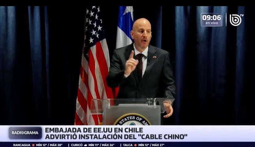 SebasMunozO's tweet photo. Si el Gobierno ha ocultado información sobre la polémica del cable chino, espero que los diputados hagan uso del art. 52 letra b) de la Constitución y ejerzan su facultad fiscalizadora. Chile merece transparencia, no silencios. #Kast @Camara_cl #RapaNui @biobio https://t.co/Ar8gDdbYow