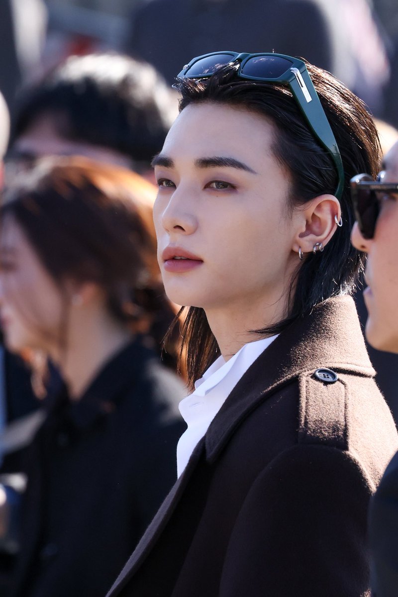 ElleMenThailand's tweet photo. #ELLEMENReport

ก่อนเข้าสู่โชว์ของ Dior คอลเล็กชั่น Autumn-Winter 2026 ณ ปารีสแฟชั่นวีคฃหวันนี้ Hyunjin แห่ง Stray Kids ปรากฏตัวในโททัลลุคสุดเนี้ยบ

Photo: Getty Images

#ELLEMENThailand
#HYUNJIN_DiorAW26
#DiorAW26 #Hyunjin https://t.co/Ntd6TeQAwz