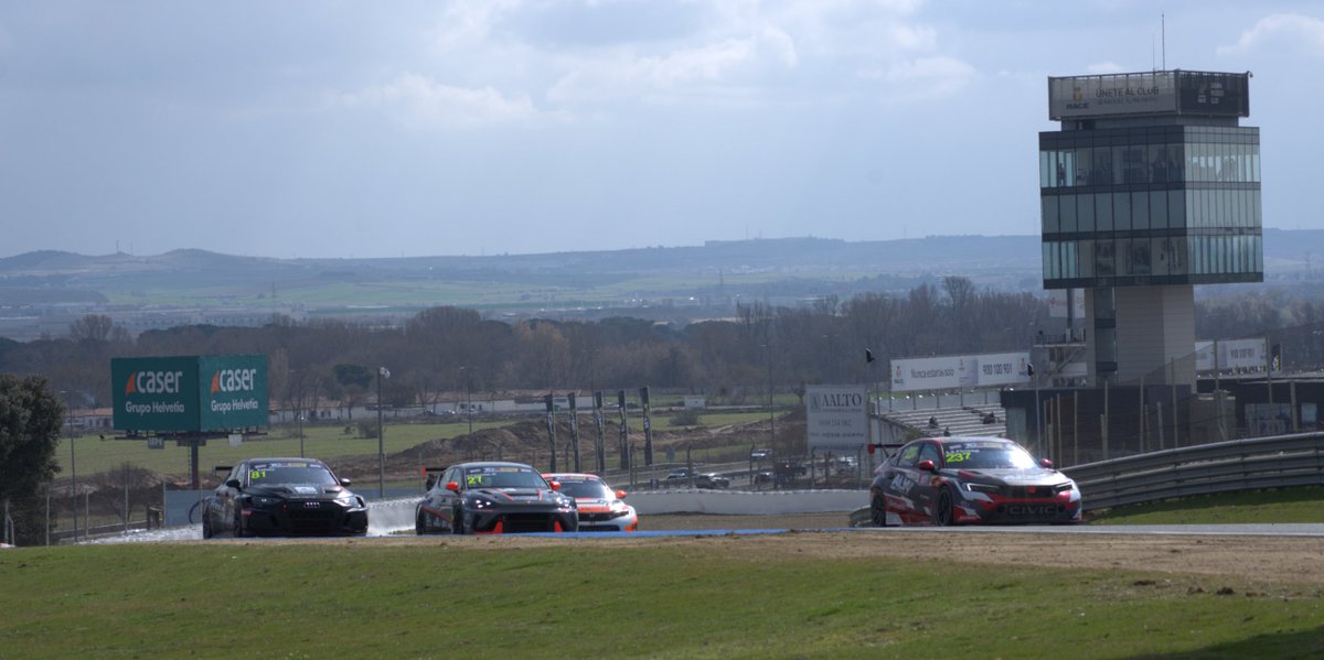 Motor_Esport's tweet photo. 🟡 Tret de sortida del TCR Spain 2026 al Jarama amb victòries per Andersson i Zabala   

➡️ Aquest cap de setmana s'ha donat el tret de sortida de la temporada 2026 del TCR Spain al clàssic Circuit del Jarama, a la Comunitat de Madrid.

✍️ @aridxon

🔗 https://t.co/7KhTIDmn2f https://t.co/X2dfZrhUQv