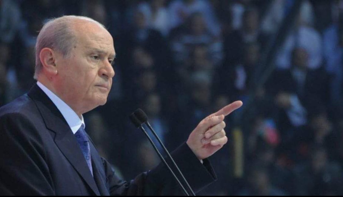 MHP Genel Başkanımız Liderimiz sayın Devlet Bahçeli: 
Üstümüze kimler gelmeyi düşünüyorsa göreceği azamet ve şiddeti de peşinen kabul etmelidir.

Hiçbir devlet yanlış hesap yapmamalıdır. Bin dirilerek vatanımıza sahip çıkarız. Korkaklar her gün, kahramanlar bir gün ölür.

Ölümden