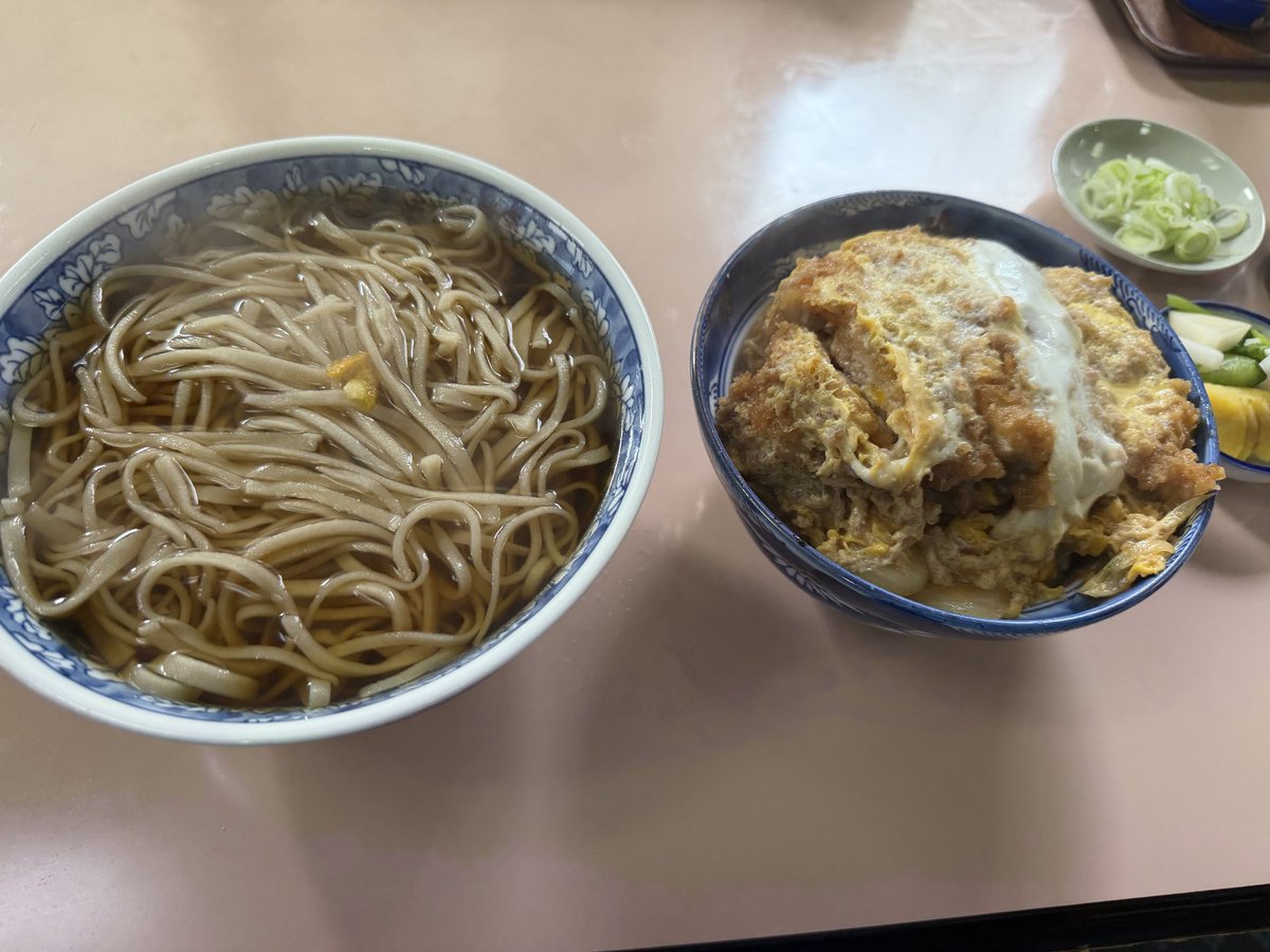 bison2673's tweet photo. 柚子の入った、蕎麦。
田舎漬けも、最高😃 https://t.co/1aJjOvaPXn