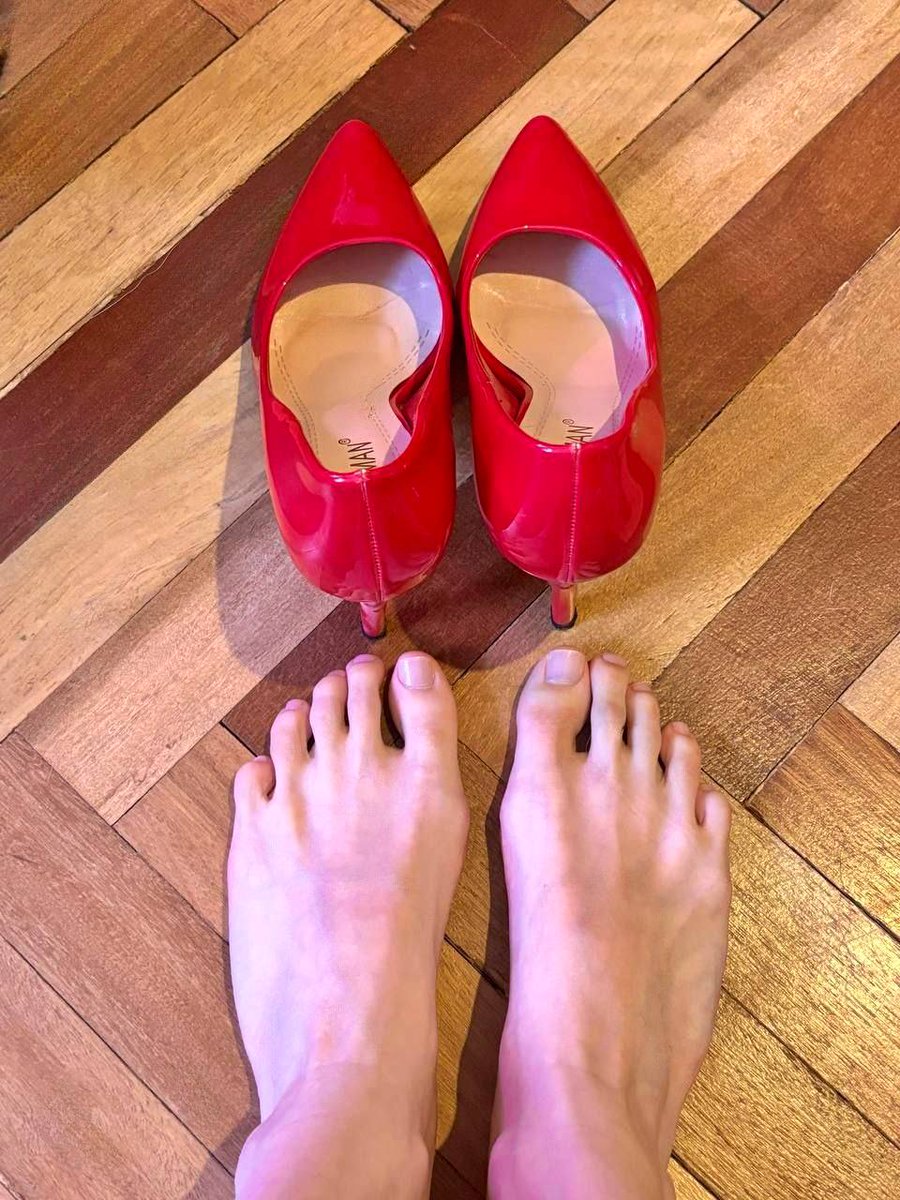 VI_MariKo's tweet photo. Hi everyone! I'm new here :)
Rate my feet please https://t.co/MdHGwREb2X