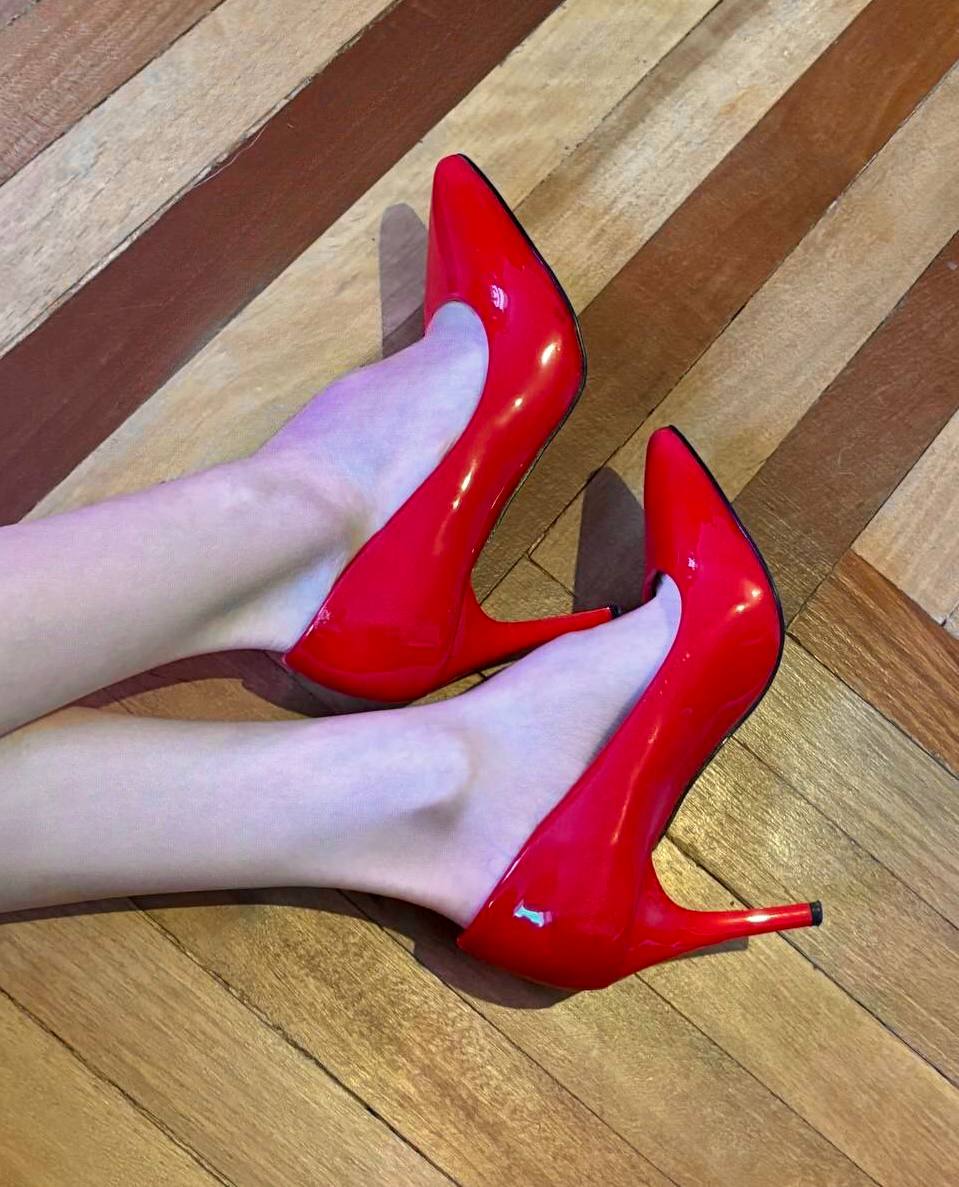 VI_MariKo's tweet photo. Hi everyone! I'm new here :)
Rate my feet please https://t.co/MdHGwREb2X