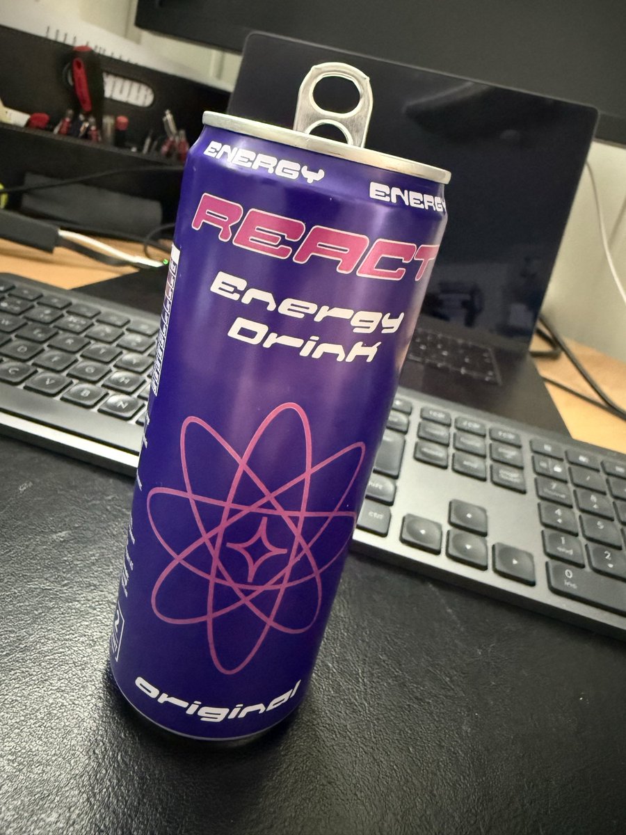 x00sp's tweet photo. Well okay then. Not even related to @reactjs but where is the @vuejs equivalent? 😹 https://t.co/NpQSyQ7MSZ