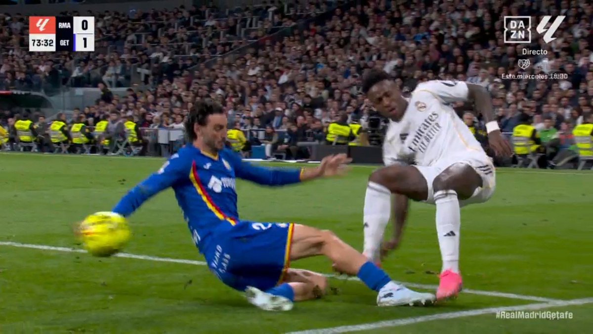 🚨 ÚLTIMA HORA: El árbitro no ha pitado PENALTI por mano en un centro que tapona el jugador del Getafe.

Haz RT para que todos se enteren.