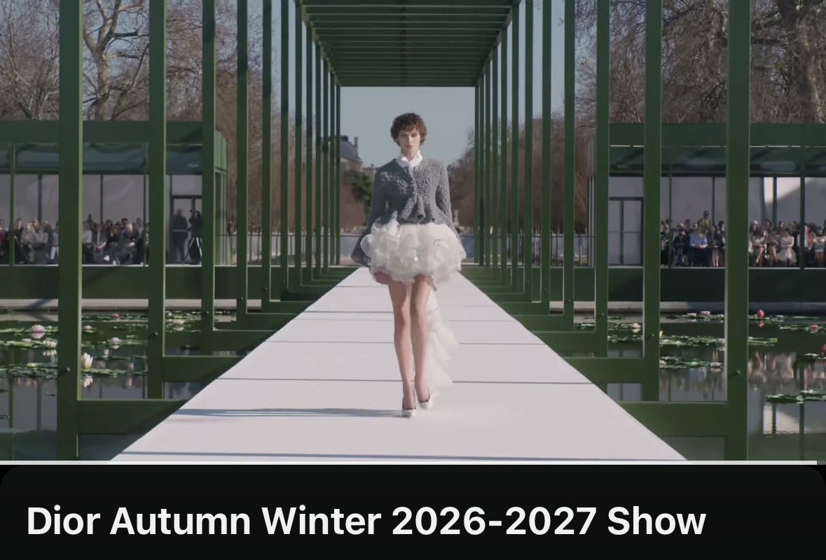 melloncee's tweet photo. i said it before and ill say it again, only lingorm can get me to watch a fashion show

LINGORM BA DIOR AT PFW26
#LingOrmDiorAW26 https://t.co/q53C01ajPK
