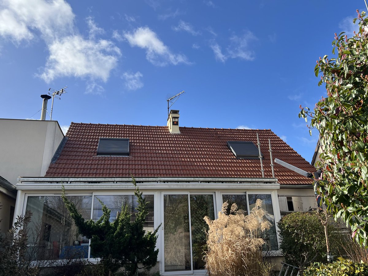 EntrepriseLIROY's tweet image. Travaux de toiture en cours à Morsang-sur-Orge 🏠

Vous avez une fuite ou des tuiles abîmées ?
Intervention rapide en Essonne (91).
Devis gratuit.

#Toiture #ReparationToiture #Essonne

⸻