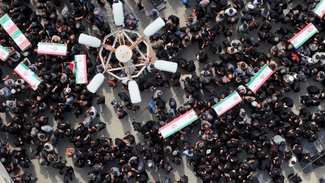 WorldianWorld's tweet photo. [March 3, 2026] 🚨 MASSIVE FUNERALS FOR CHILDREN! 🇮🇷🇺🇸 Huge crowds of Iranians are mourning the schoolgirls massacred in the US bombing of the Minab primary school.

Pure devastation. The human cost of this conflict is skyrocketing.

#Iran #War #BreakingNews #WorldianWorld https://t.co/uYsCUH7eq5