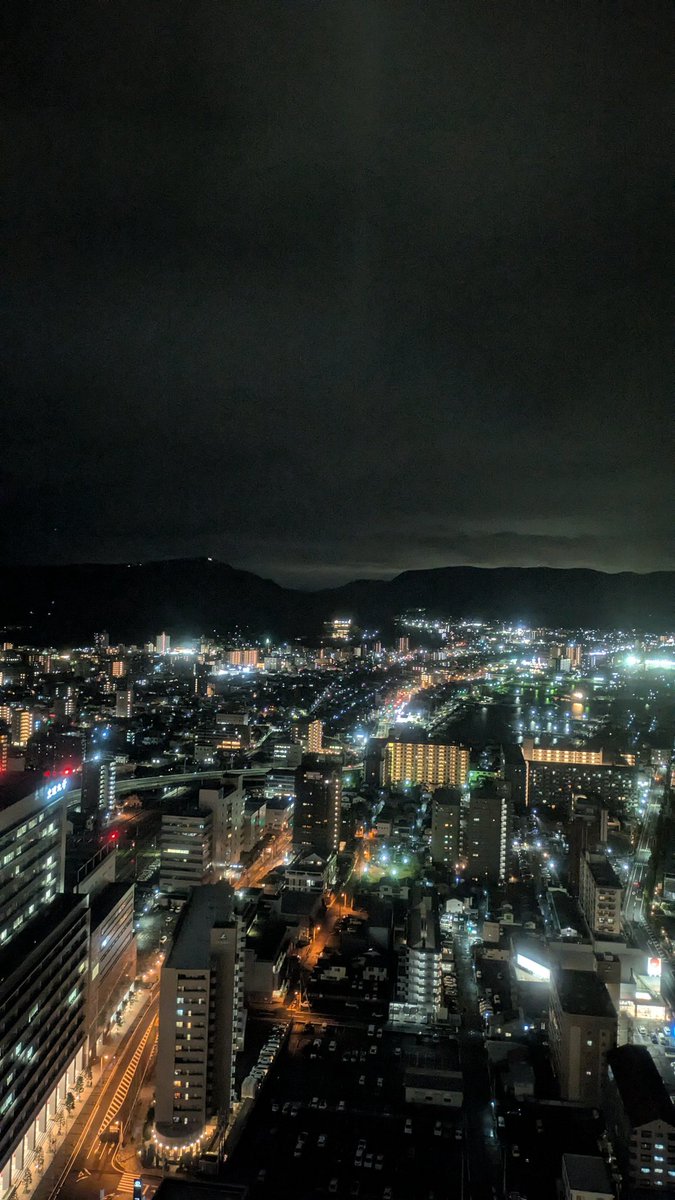 高松Cityの夜景は都会でした✨️ 赤い灯台も綺麗でテンションあがり