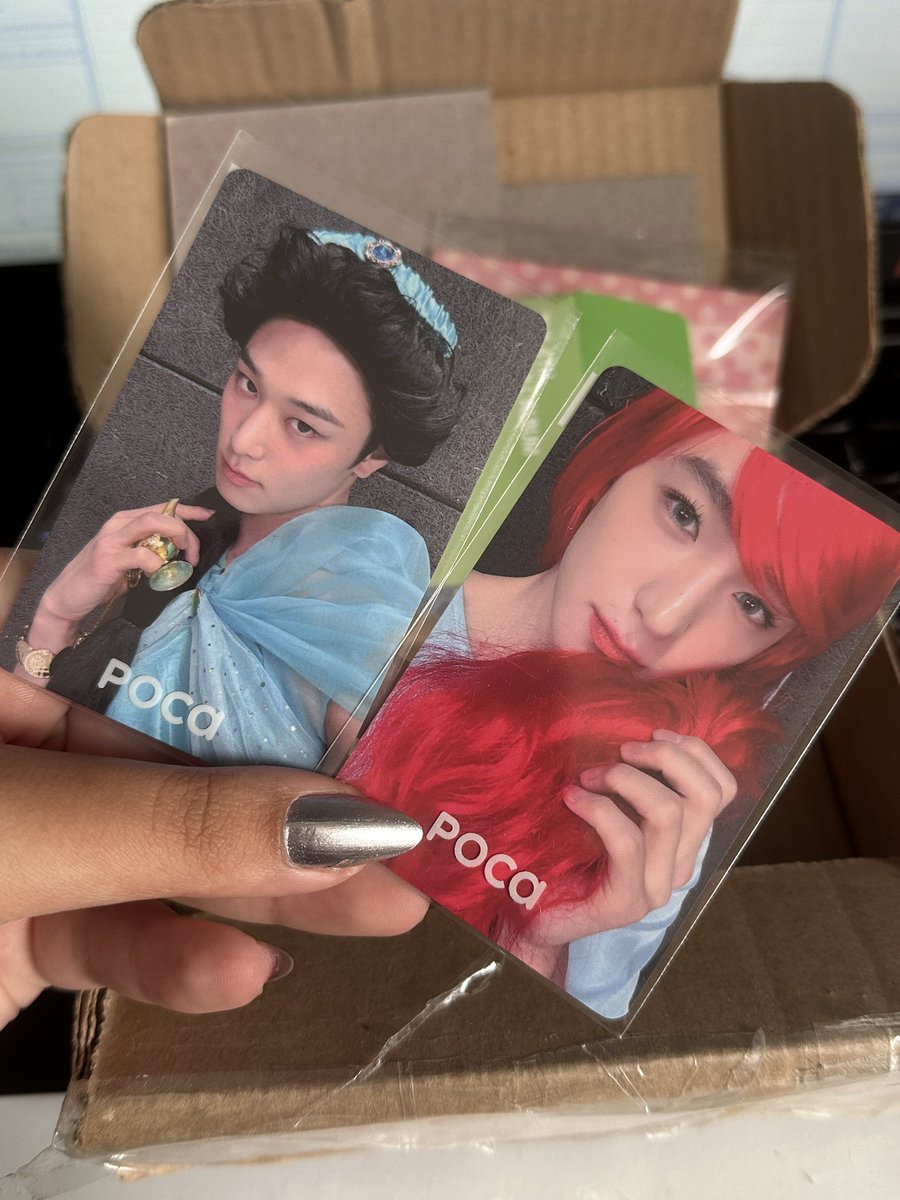feedback negativo p/ @momocattdoll por conta de desorganização, demora pra atualizações, falta de comprometimento em deixar as pessoas que participaram da ceg informadas e até mesmo envio errado de photocards kkkjjj