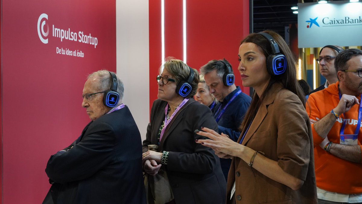 camarascomercio's tweet photo. Segunda jornada en @4YFN_MWC dentro del #MWC26, en la que hemos recibido la visita del presidente de Cámara de España, José Luis Bonet y de la directora general, Inmaculada Riera, además, de los miembros de las Cámaras Territoriales. https://t.co/PDKc9ids4V