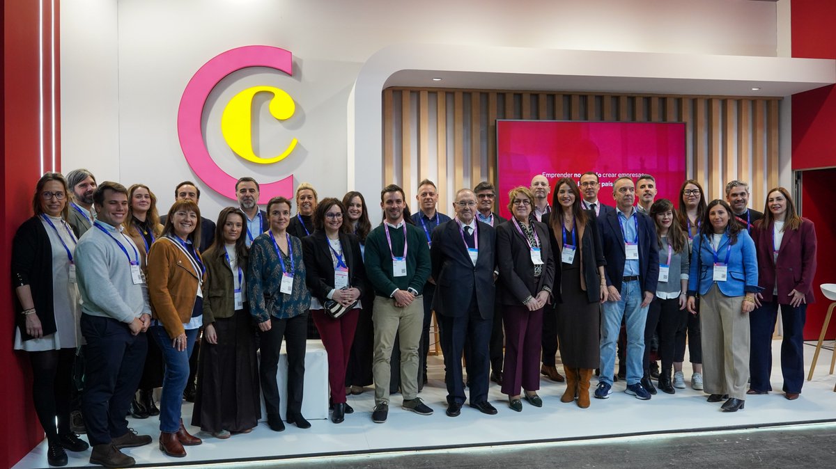 camarascomercio's tweet photo. Segunda jornada en @4YFN_MWC dentro del #MWC26, en la que hemos recibido la visita del presidente de Cámara de España, José Luis Bonet y de la directora general, Inmaculada Riera, además, de los miembros de las Cámaras Territoriales. https://t.co/PDKc9ids4V