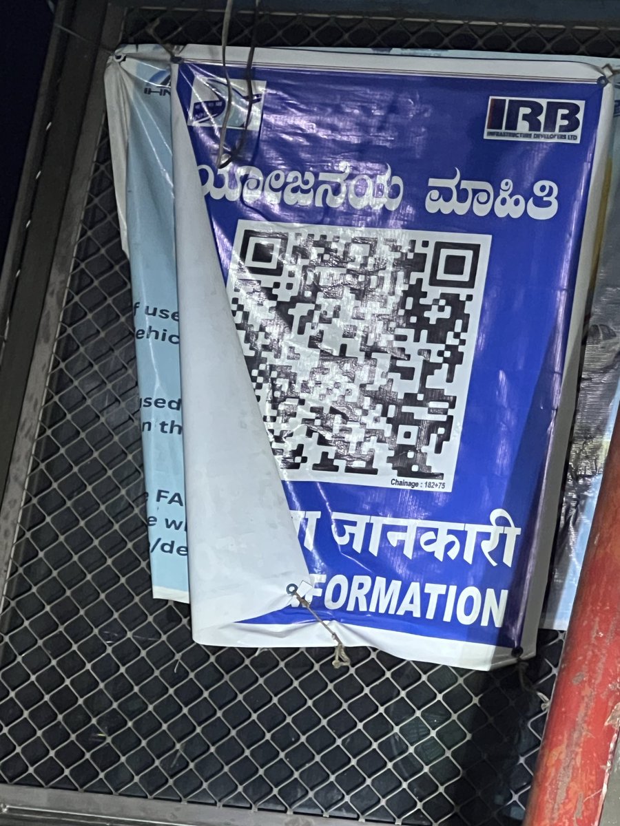 bhat_jag's tweet photo. At Holegadde Toll Plaza, NH-66 (Kumta, Uttara Kannada), the Information Board with QR code is partially folded and not clearly visible to road users. When asked, toll staff did not respond properly.
@NHAI_Official  @PMOIndia @nitin_gadkari https://t.co/vA4h4hTFnV