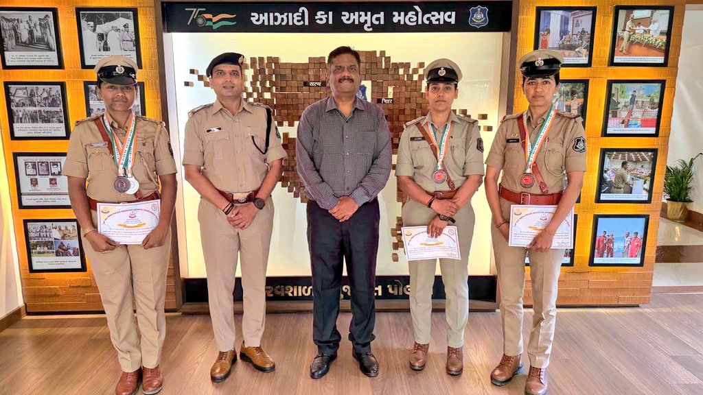 Gujarat Police tweet media