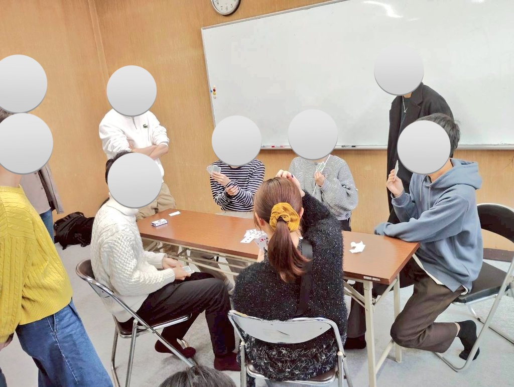 kurecorder's tweet photo. 閏ふぇぶえふの翌日には追いコンを開催し、今年卒業される3人の先輩方を送り出しました！

レクリエーションとして毎年行っている「ババ抜き最強王・最弱王決定戦」では、最強王と最弱王に冠が贈呈されました😂

先輩方、今まで���当にありがとうございました😭😭😭これからも応援しています💪🔥 https://t.co/qkvrJGfqoE