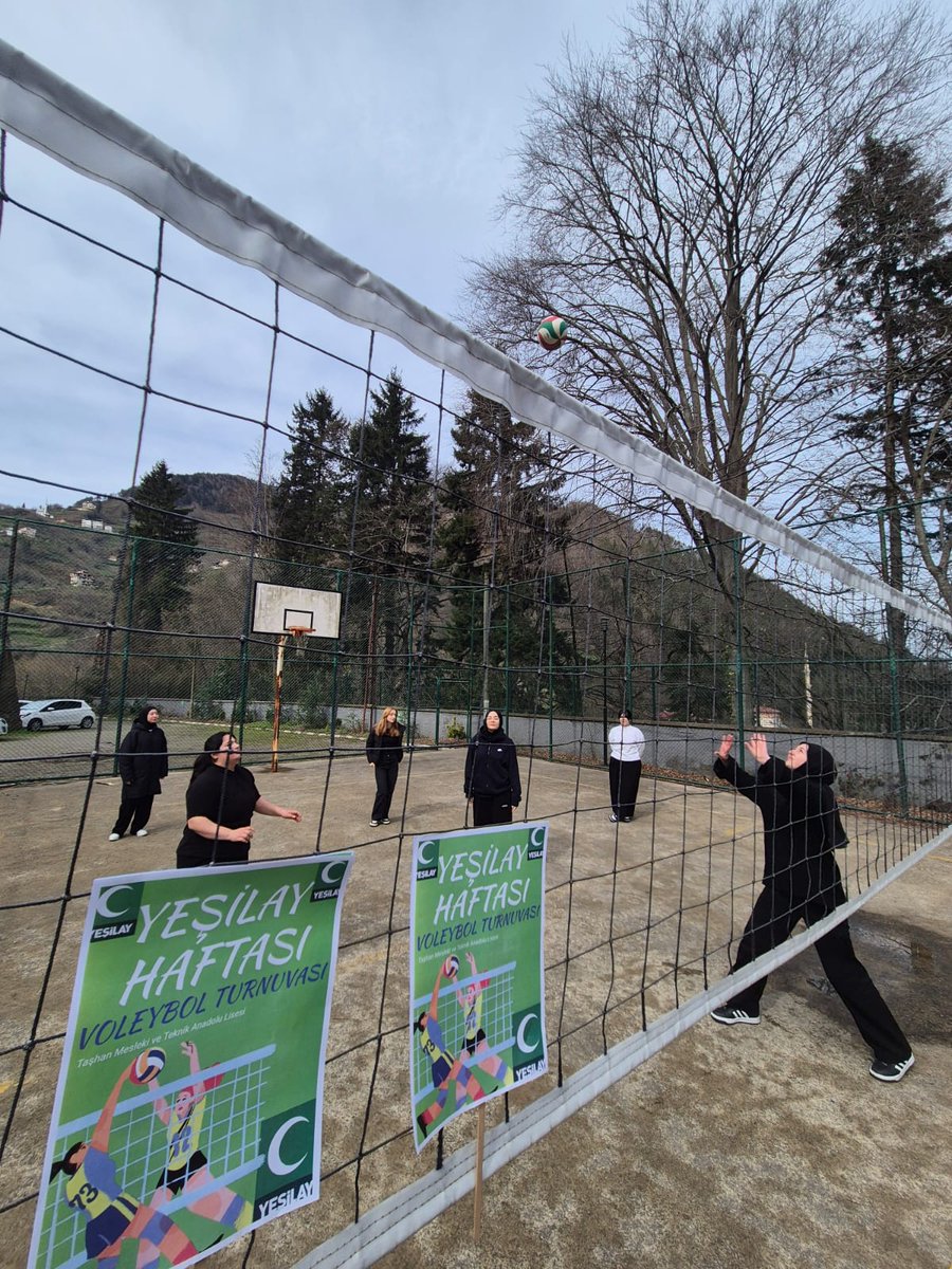 izzetkeles61's tweet photo. Yeşilay Haftası kutlamaları kapsamında Taşhan MTA Lisesinde Voleybol Turnuvası düzenlendi. Yeşlay Kulübü Öğretmeni Mümine Eyüp ve katılım sağlayan öğrencilerimize teşekkür ediyor,başarılar diliyoruz  @1920yesilay @Yesilay_Trabzon @mehmetDinc1920 @OfFenLisesi @ofmem1 https://t.co/C28cWv6uxg