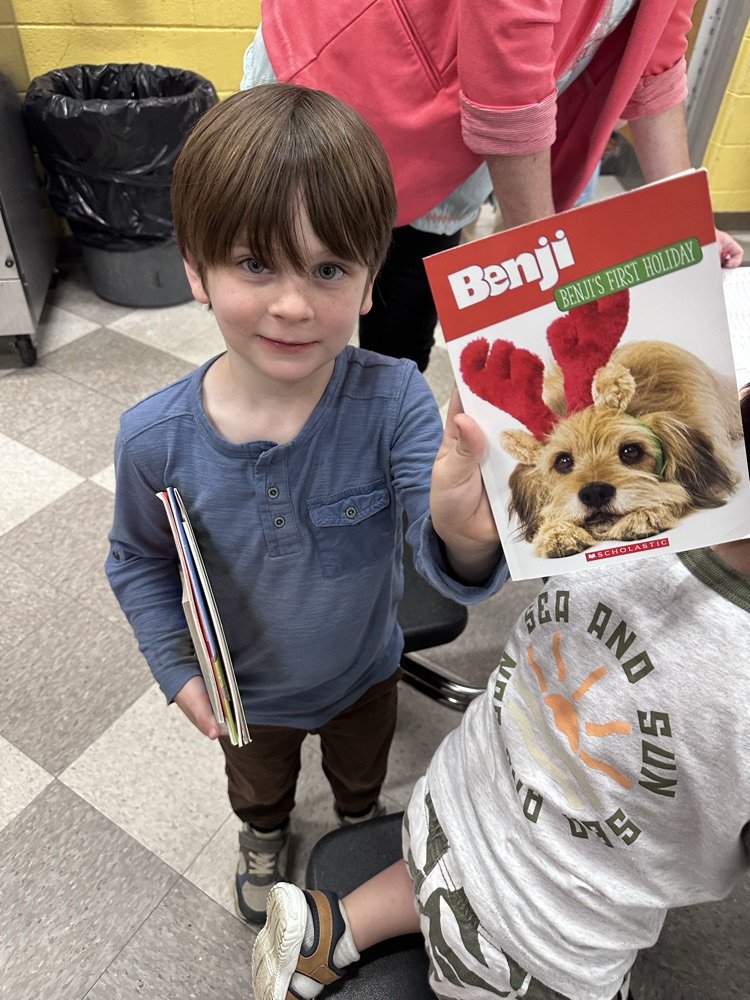 WestEndWolves's tweet photo. Our Bingo for Books Literacy night was a big success as we gave away hundreds of books to our students! Thank you for joining us for this fun event! #GrowingReadersOutWest https://t.co/jT9smxn16M