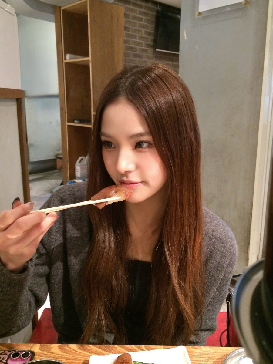 izna_offcl's tweet photo. [izME📮]

나랑 데이트하쟈

#izna #이즈나
#MAI #마이 https://t.co/iaSr38hBRm