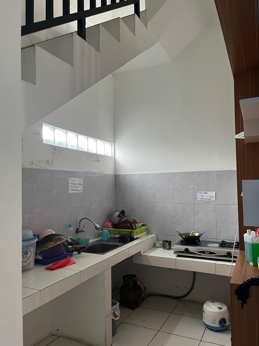 kosan_yk's tweet photo. haii guyss buat yang cari operan kost ada nih area stipary sadhar 3 

peraturan aku share di bawah harga cuma  700/600k udah kamar mandi dalem https://t.co/5tLF42o0UB