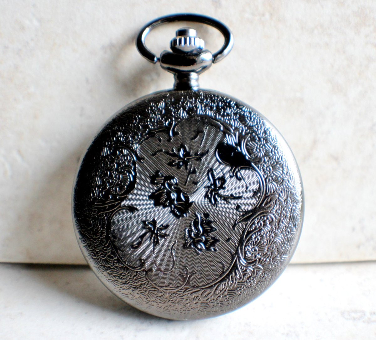 charsfavorite's tweet image. Elevate your style with our sleek black Turtle pocket watch—battery-operated for convenience at just $55. Timekeeping never looked this good! #Watches #StyleUpgrade

Shop Now charsfavoritethings.com/products/7turt…