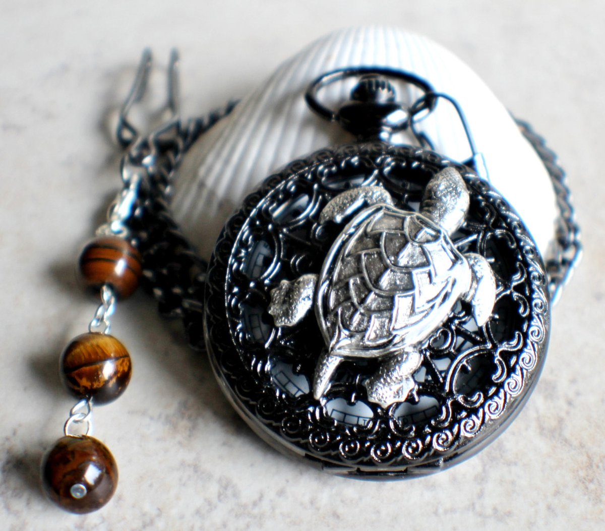 charsfavorite's tweet image. Elevate your style with our sleek black Turtle pocket watch—battery-operated for convenience at just $55. Timekeeping never looked this good! #Watches #StyleUpgrade

Shop Now charsfavoritethings.com/products/7turt…