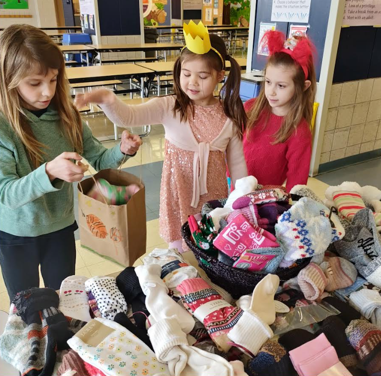 mendhamborosd's tweet photo. Hilltoppers celebrated SEL Week (March 2–6) by partnering with Sparrow House Outreach to pack 200 Care Kits for those in need! With help from MV Mentors &amp; friends, students showed true citizenship. Thank you, Mendham Borough community! 💙 #SELDay https://t.co/CVoKuboaom