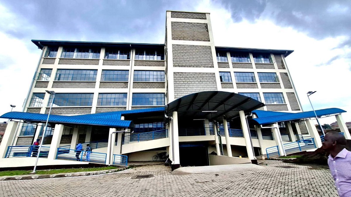 PHIAMAX's tweet photo. Nakuru County, under Gov @susankihika, has taken over the new Ziwani Multi-purpose Market.
The modern facility in Biashara Ward will decongest old markets and provide traders with a safe, organized space.
#FocusedOnServiceDelivery https://t.co/5cKw2iyOPZ