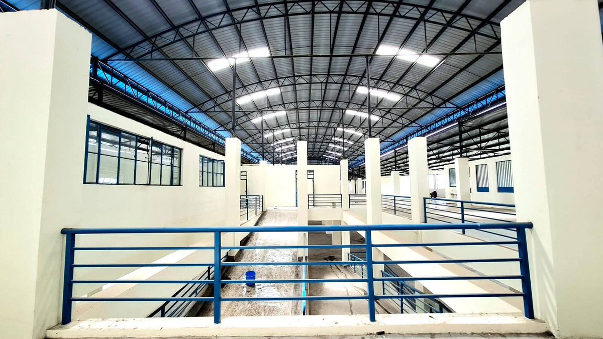 PHIAMAX's tweet photo. Nakuru County, under Gov @susankihika, has taken over the new Ziwani Multi-purpose Market.
The modern facility in Biashara Ward will decongest old markets and provide traders with a safe, organized space.
#FocusedOnServiceDelivery https://t.co/5cKw2iyOPZ