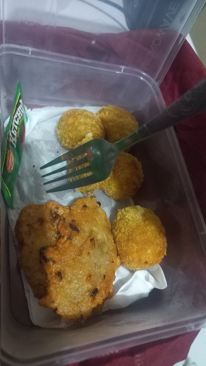 icee_winter's tweet photo. Tade makan @LiunaAustella  wkwkw https://t.co/lEnhAMklVf