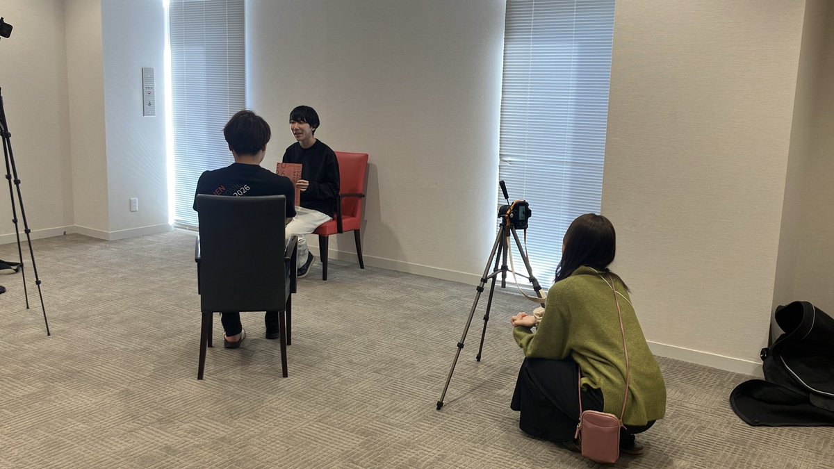 lienpo2026's tweet photo. 〜合宿中のひとコマ〜

団長、コンマス、神成先生にインタビューをしてみました！！
リアン広報チームによる本格的な撮影の様子をどうぞ📸

インタビュー本編はInstagramにて随時公開いたします！
（本日より団長インタビュー公開です😳）

🎫 https://t.co/vRR6jnED1C

#リアンフィル2026 https://t.co/yjISVqS8lk