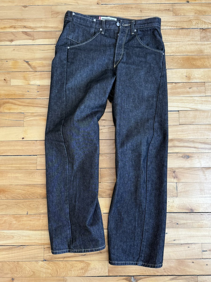 In today’s article; buying a Stone Island grail, a very special pair of Levi’s, finding what might be the perfect simple hoodie, how I found a pair of the most comfortable loafers for $10, is elevated workwear worth the money, and more.

streetnightlive.com/p/clothes-im-w…