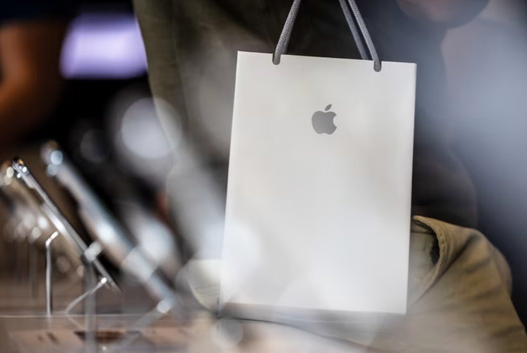 TechWebies's tweet photo. Apple launches cheaper iPhone 17e in push to boost iPhone sales - Techwebies
#techwebies #News https://t.co/GsW5lV58gq https://t.co/Zzn65GbcjX